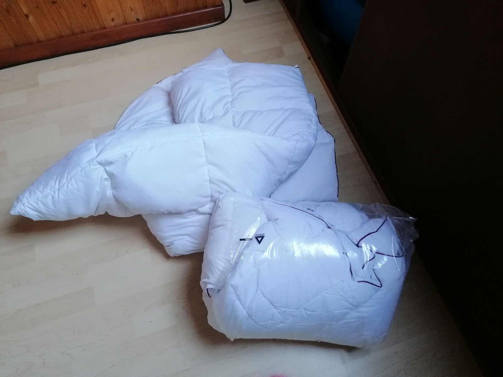2 couettes Victoria en duvet véritable, Huis en Inrichting, Slaapkamer | Beddengoed, Ophalen
