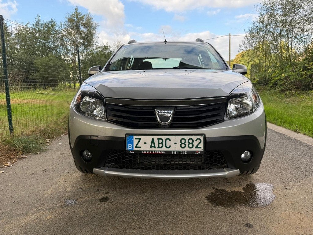 Dacia Sandero1.6i/85CV/Euro 5/Prêt immatriculation/15.000km!, Autos, Achat, Entreprise, Boîte manuelle, Noir