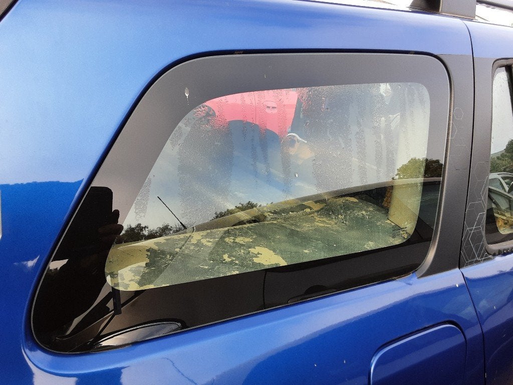 VITRE LATERALE ARRIÈRE DROIT Dacia, Autos : Pièces & Accessoires, Vitres & Accessoires, Utilisé, Dacia