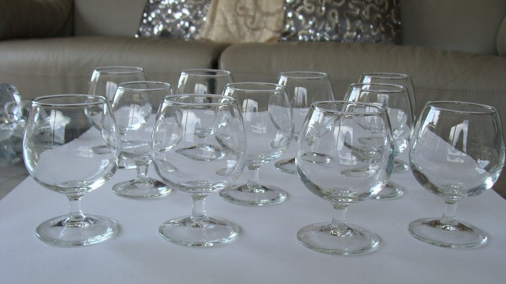 11 verres à cognac sur pieds, belle forme, vintage,, Enlèvement ou Envoi, Neuf, Autres types