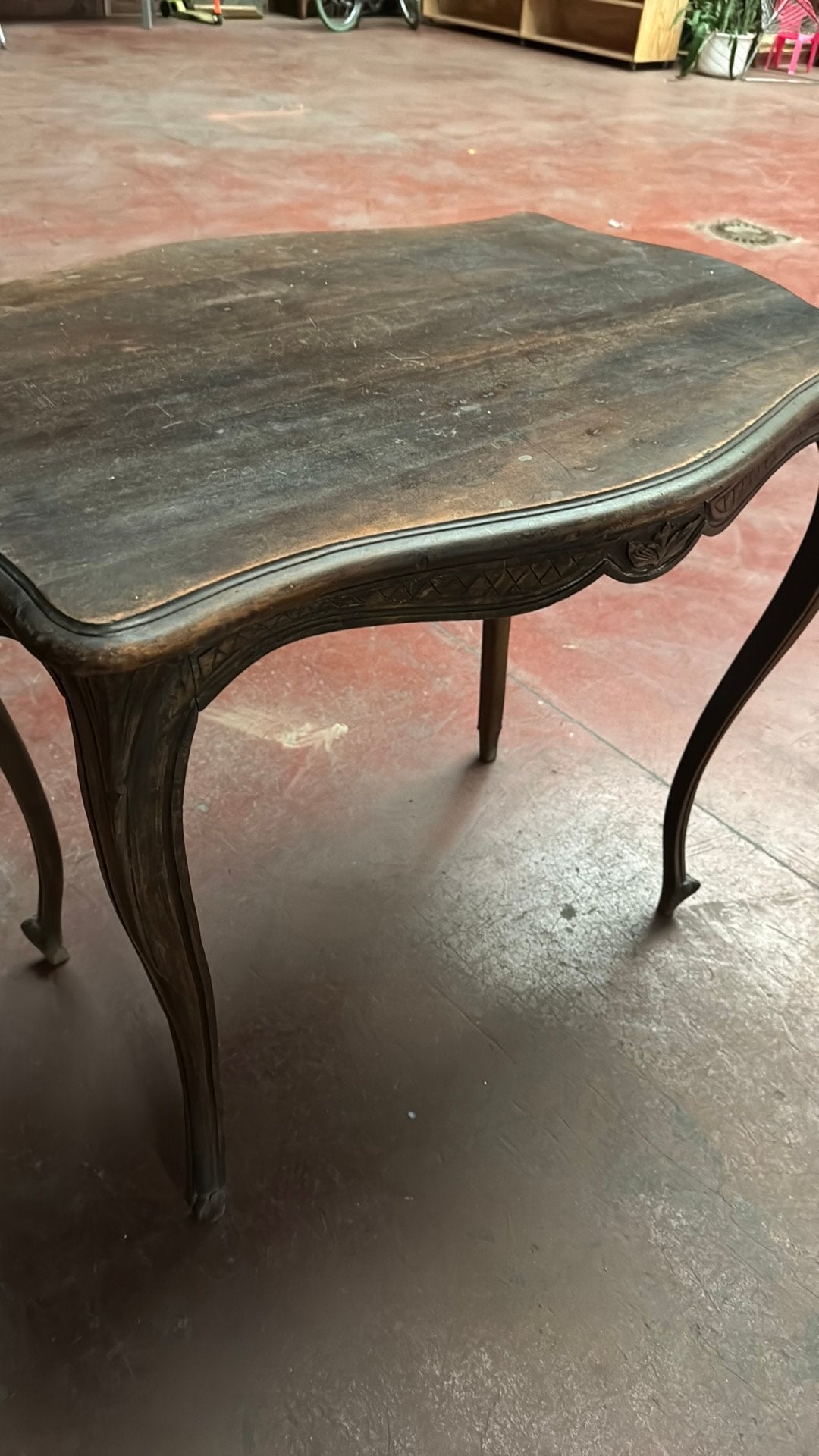 Antiek decoratieve tafel, Ophalen