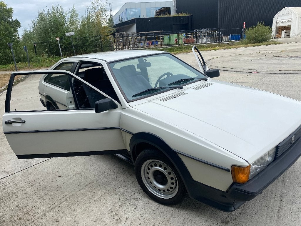 VW Scirocco MK2 met servo (automaat), Autos, Achat, 850 kg, Noir, Automatique