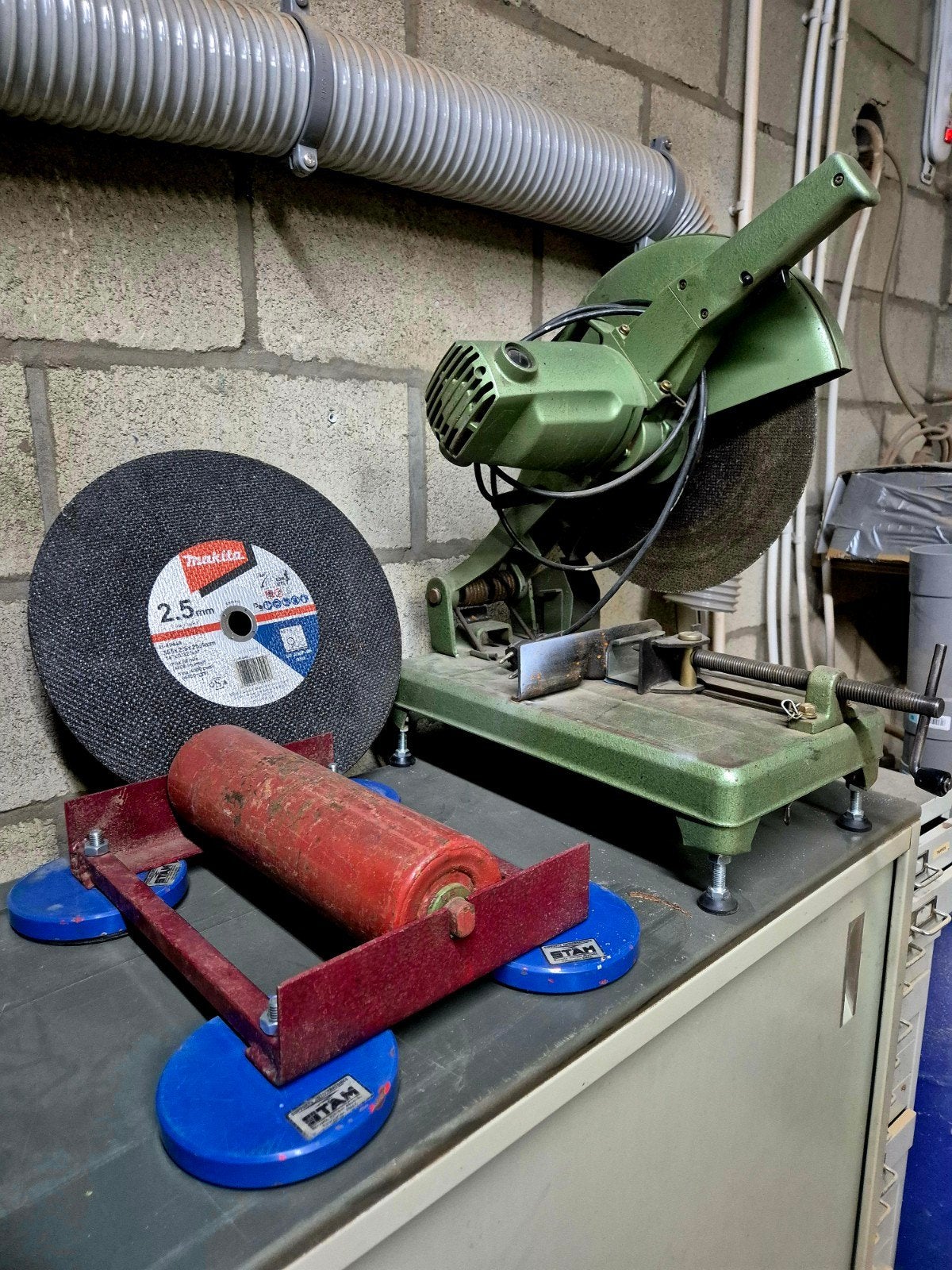 Hitachi afkortzaag/slijpmachine, Ophalen