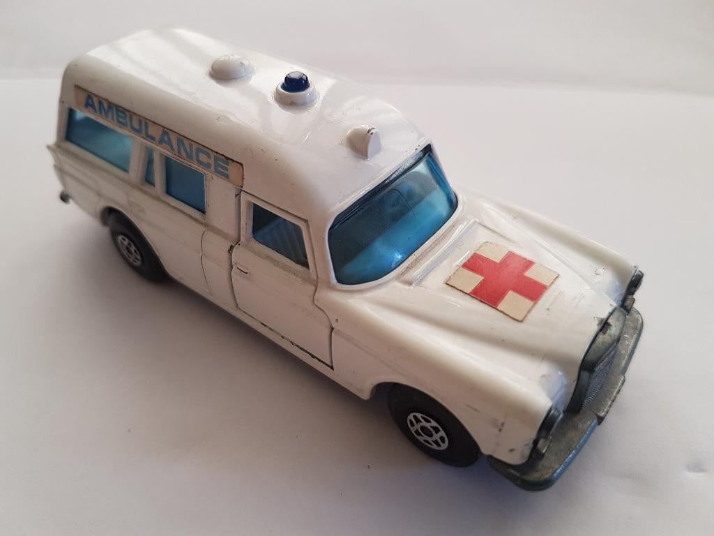 1973 MATCHBOX Super Kings K-26 Mercedes-Benz Binz ambulance, Ophalen of Verzenden, Gebruikt, Auto