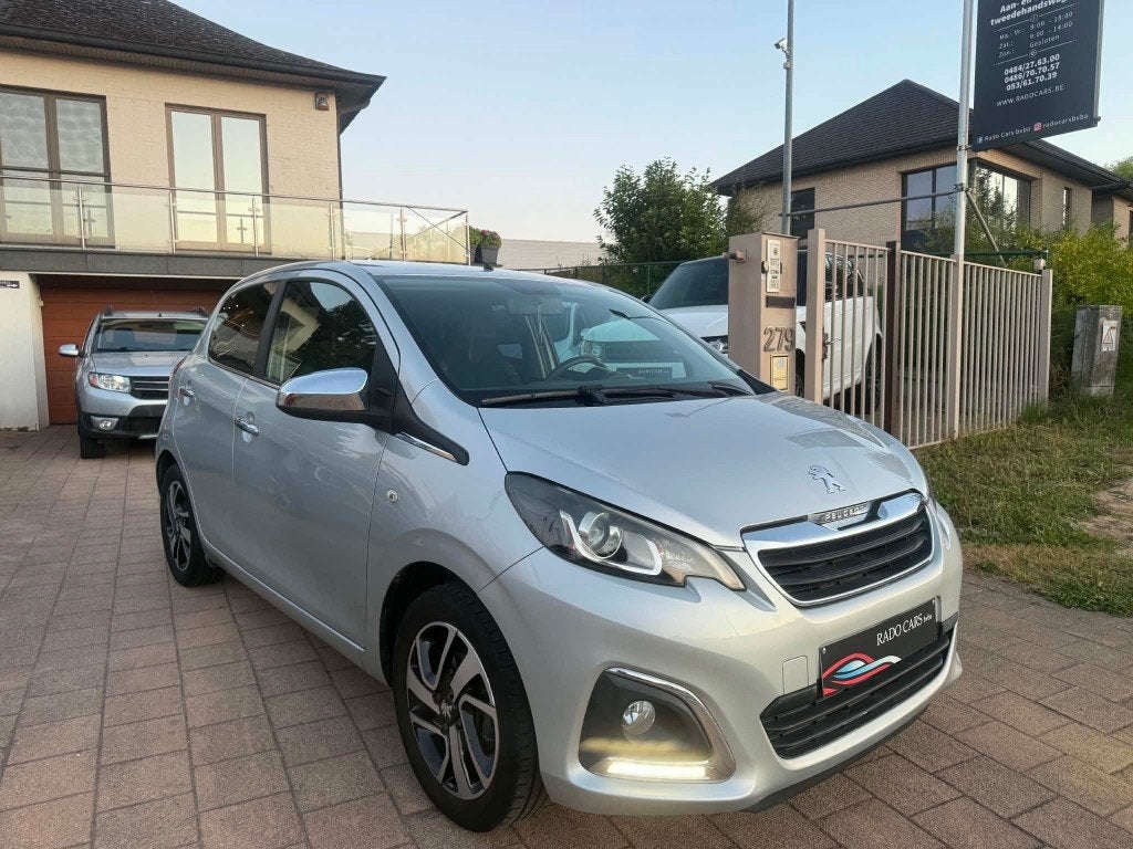 Peugeot 108 benzine automaat van 2015, Bedrijf, 1000 cc, https://public.car-pass.be/vhr/a4322bf9-1989-4049-b089-0e99344658f9, Zilver of Grijs