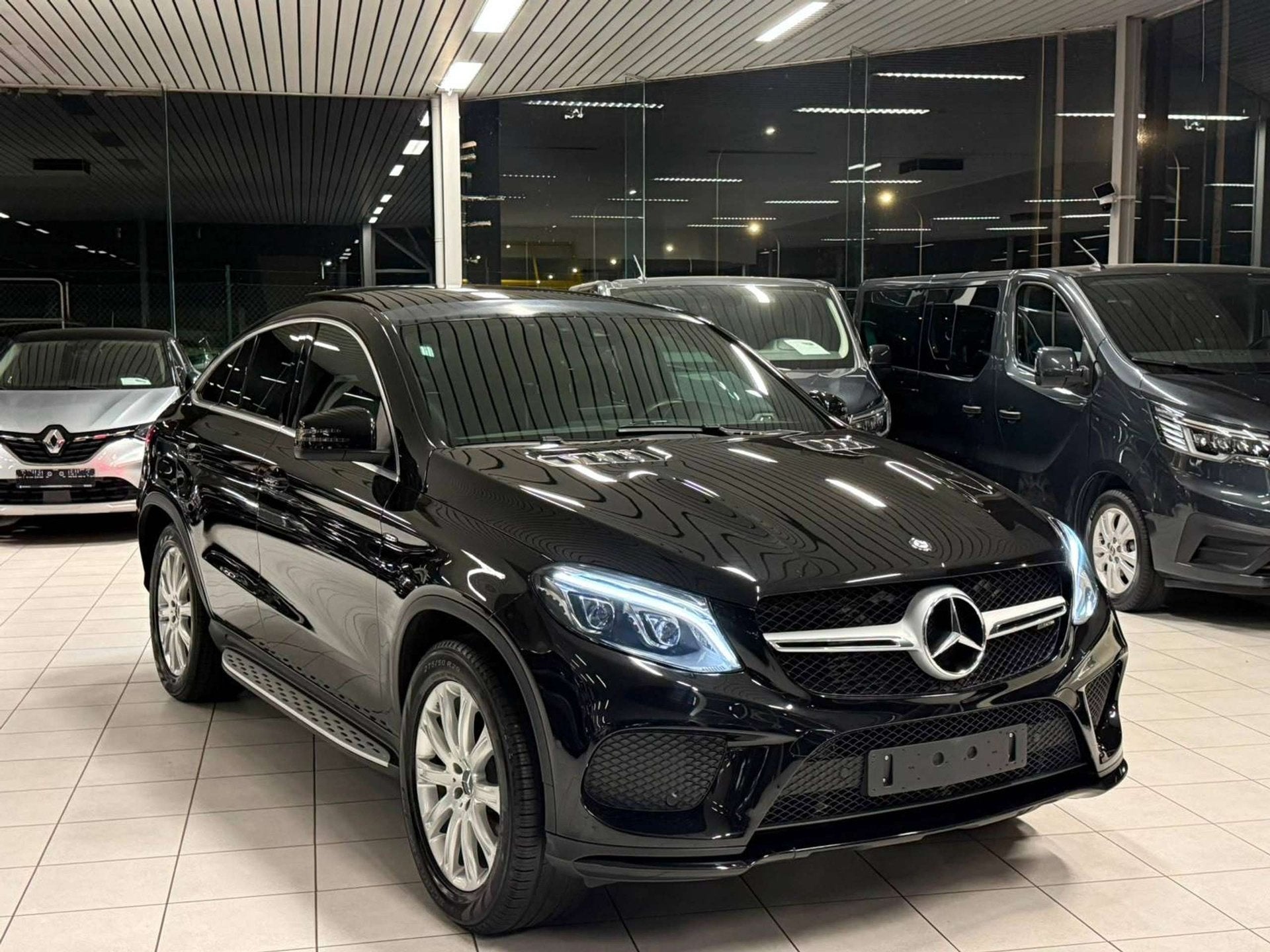 Mercedes-Benz GLE 350 Mercedes-benz GLE 350D 4 Matic AMG Éd, Auto's, Mercedes-Benz, Automaat, Dealer onderhouden, Overige kleuren