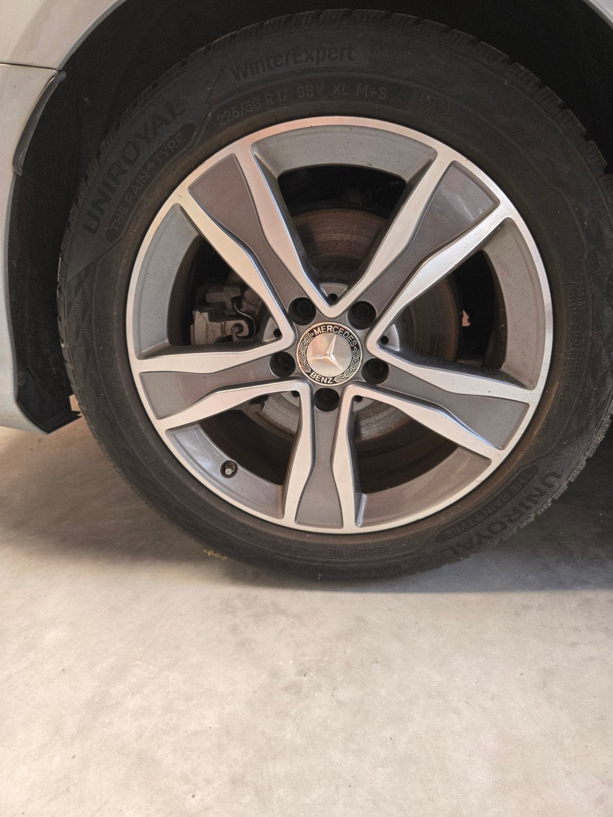 winterbanden mercedes c r17 bijna nieuwstaat, Ophalen, Gebruikt, Banden en Velgen, 17 inch