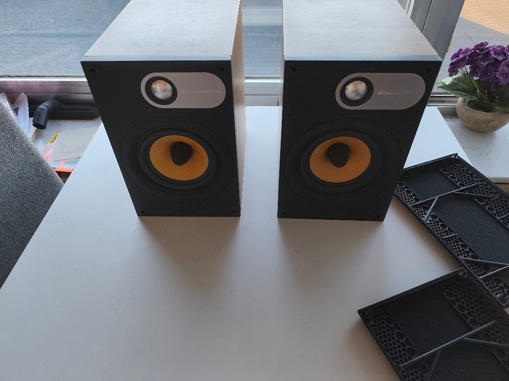 B&W 686 als nieuw, Audio, Tv en Foto, Luidsprekerboxen, Ophalen of Verzenden, Zo goed als nieuw, Boekenplank luidspreker