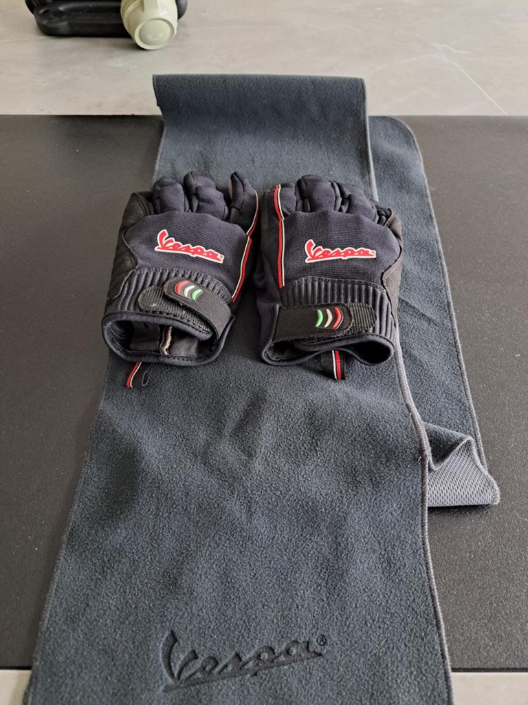 Vespa zomerhandschoenen en sjaal, Motoren, Ophalen
