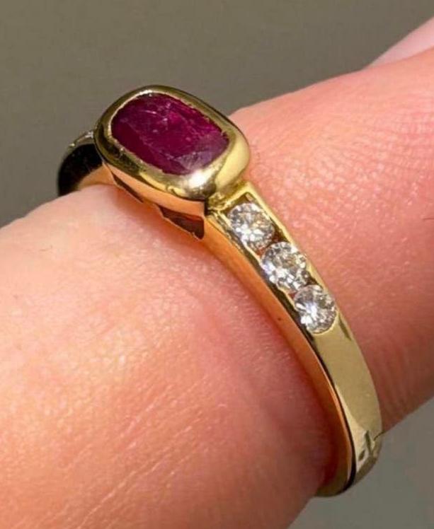 18 karaat gouden ring met robijn en 6 natuurlijke diamanten!, Enlèvement ou Envoi, 18 à 19, Or, Femme