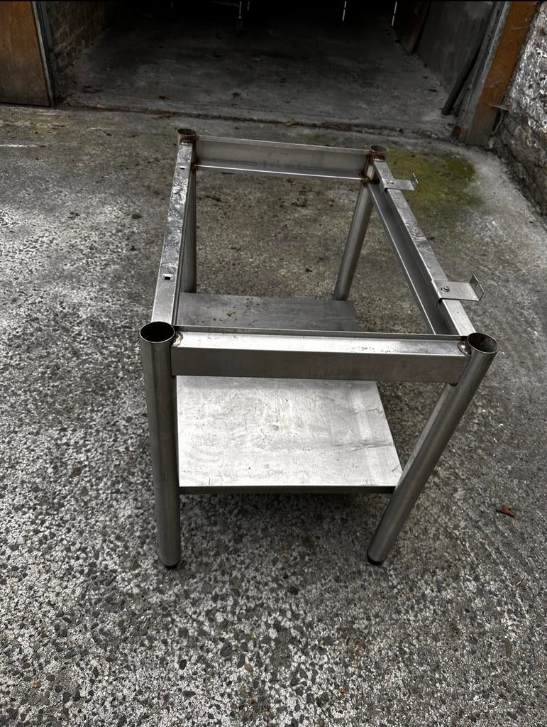 Roestvrijstalen tafel, Ophalen