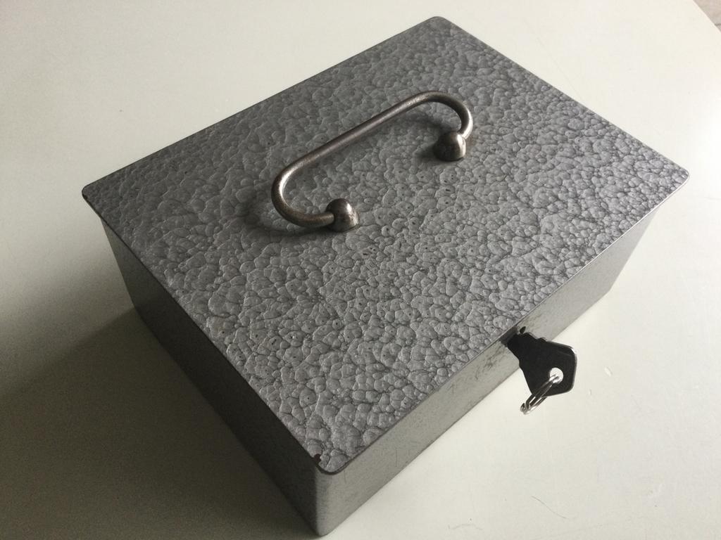 Oud metalen geldkoffertje Fortuna, Ophalen of Verzenden