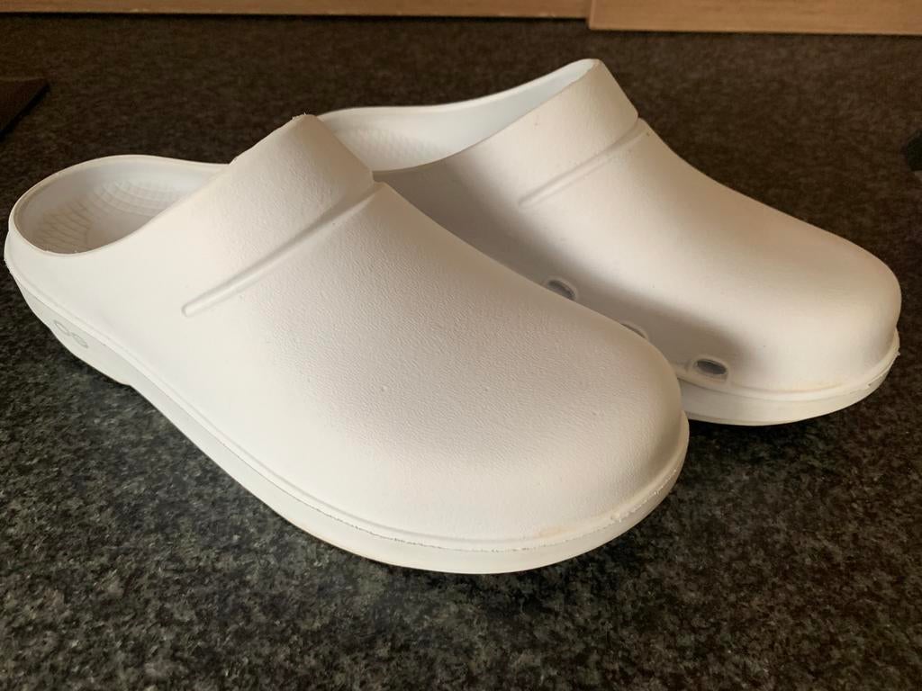 oofos slippers klompen, Kleding | Dames, Ophalen of Verzenden, Zo goed als nieuw, Slippers
