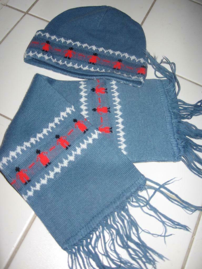 Set blauwgrijze muts en sjaal met kleine witte patronen, 110 t/m 116, Jongen of Meisje, Ophalen of Verzenden, Zo goed als nieuw