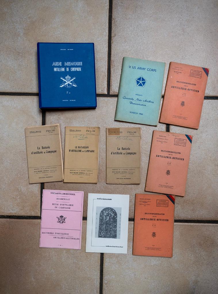 Artillerie - set - diverse handleidingen, Verzenden, Landmacht, Boek of Tijdschrift