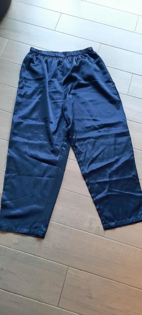 Donkerblauwe satijnen dames pyjamabroek maat 44, Enlèvement, Comme neuf, Taille 42/44 (L)