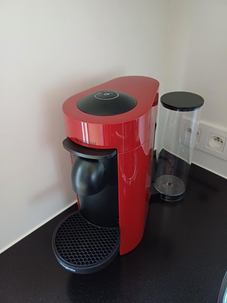 magimix nespresso vertuo plus (rood), Ophalen, Espresso apparaat, Zo goed als nieuw, 1 kopje