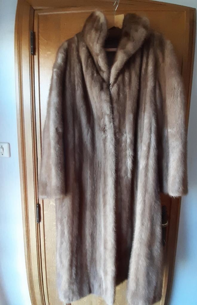 Lange nerts mantel met hoedje, Ophalen, Gedragen