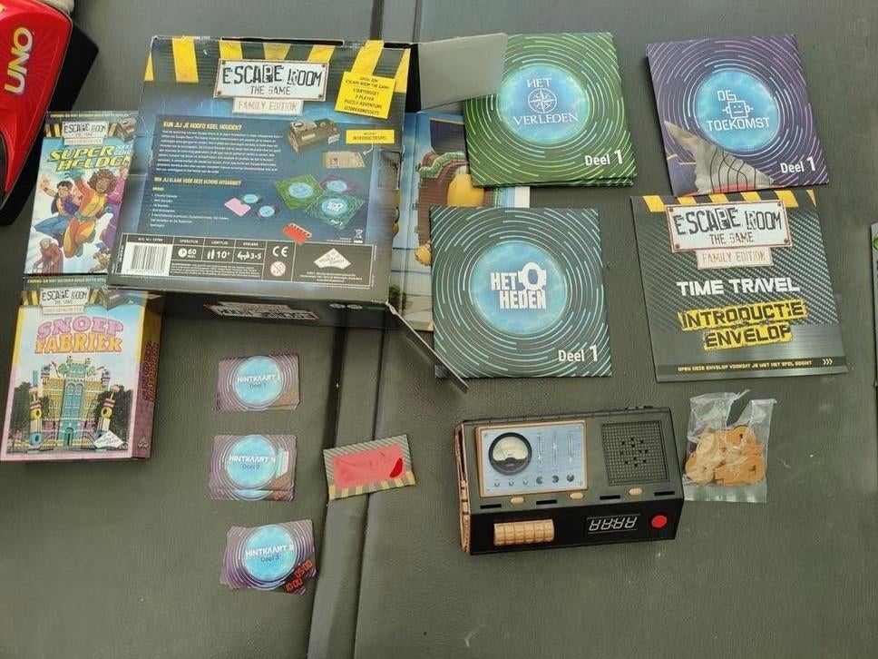 Escape room the game + 2 uitbreidingen, Hobby en Vrije tijd, Ophalen of Verzenden, Zo goed als nieuw