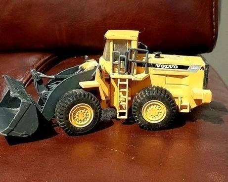 Buldozer Volvo 1:50, Hobby en Vrije tijd, Ophalen of Verzenden, Zo goed als nieuw