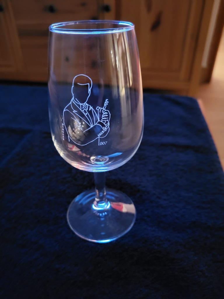JAMES BOND, Enlèvement ou Envoi, Neuf, Film, Ustensile