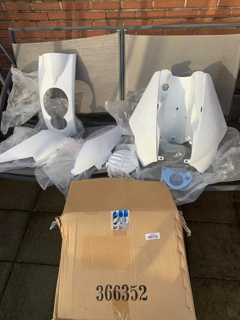 Peugeot ludix kit tnt carenage (6 pieces) nouveau, Ophalen of Verzenden, Zo goed als nieuw, Peugeot