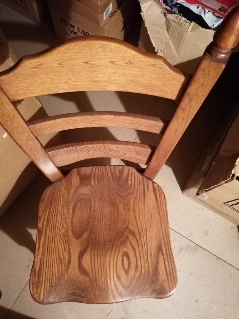 Echt de moeite , 6 eiken stoelen, Ophalen, Zo goed als nieuw