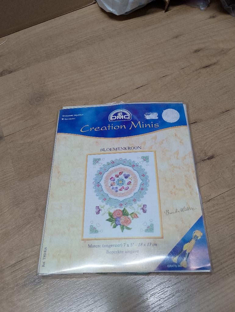 bloemenkroon borduurpakket, Ophalen of Verzenden, Nieuw, Handborduren, Borduurpakket