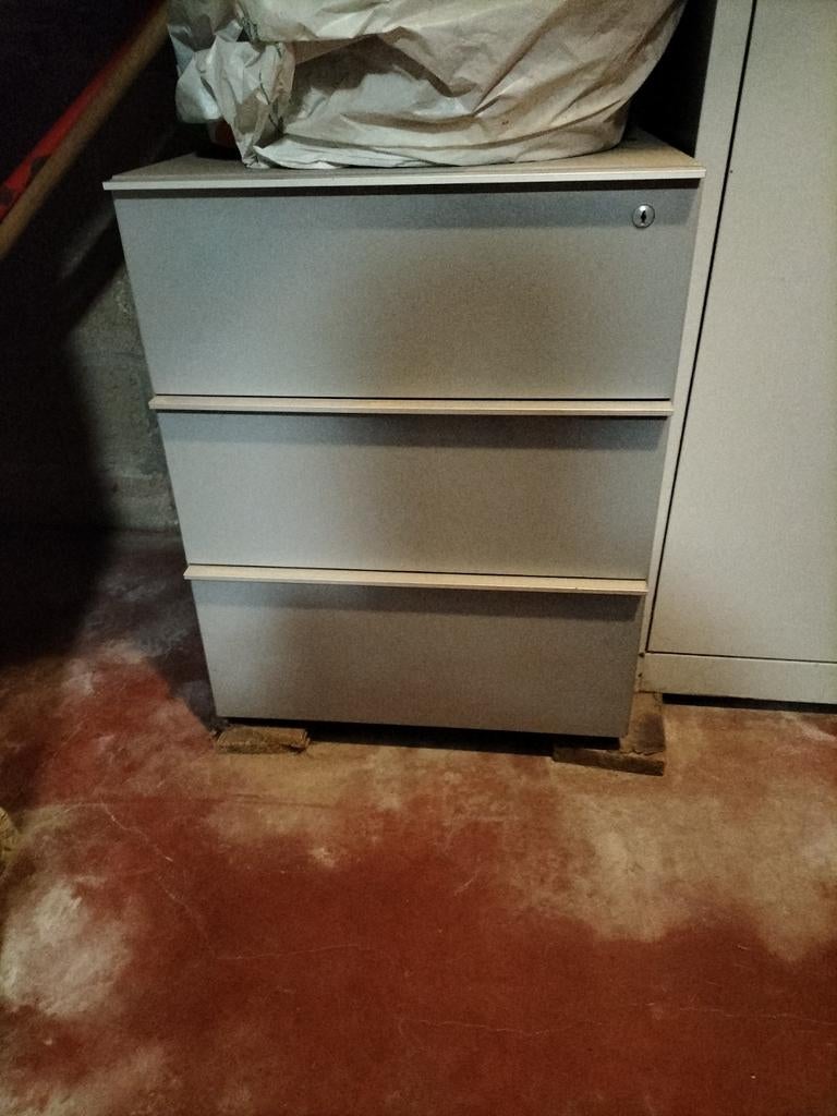3 armoires coulissantes et 3 armoires avec portes., Enlèvement