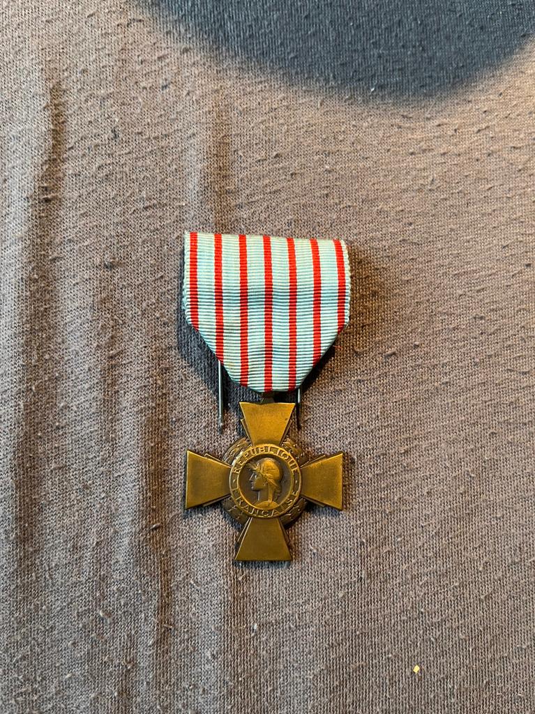 Croix du combattant, Enlèvement ou Envoi, Armée de terre, Ruban, Médaille ou Ailes