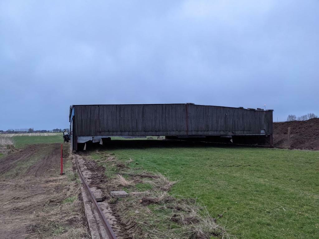 schuur / berging / loods 24 x 16m, Ophalen