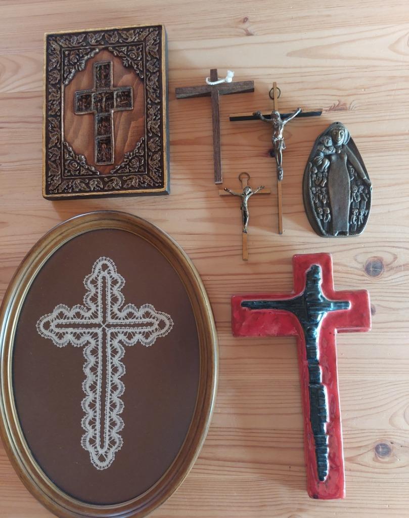 diverse kruisbeelden, kant, icoon, keramiek, messing, Ophalen of Verzenden, Gebruikt, Overige typen, Christendom | Katholiek