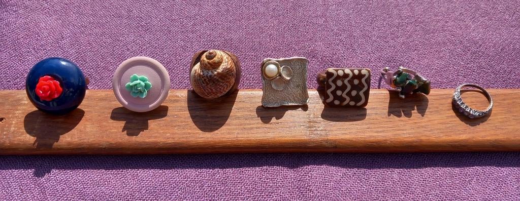 Assortiment van 7 ringen, ook in zilver, Bijoux, Sacs & Beauté, Bagues, Comme neuf, Rouge, Enlèvement ou Envoi