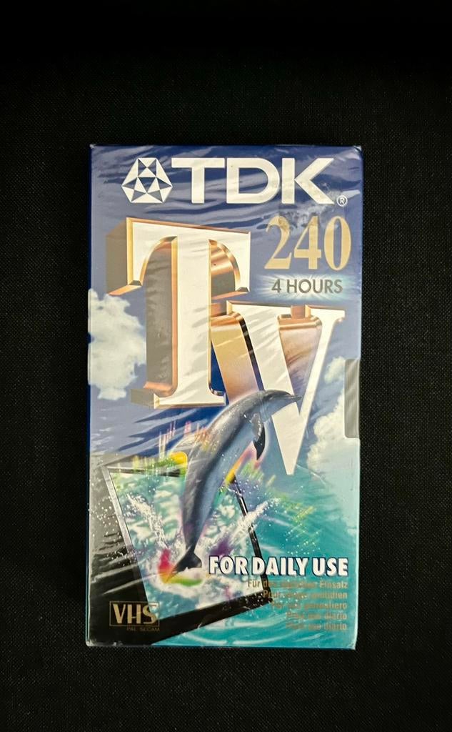 Cassette vidéo VHS TDK E-180 TV cassette, Tous les âges, Enlèvement ou Envoi, Neuf, dans son emballage, Autres genres