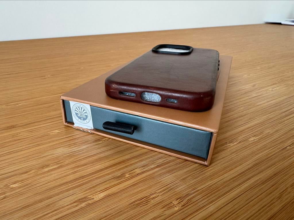 Coque iPhone 15 pro cuir véritable, Enlèvement ou Envoi, Comme neuf