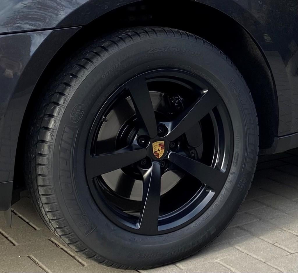 Kit de pneus sur la jante de la Porsche Macan, Neuf, Pneus été, Enlèvement, 235 mm