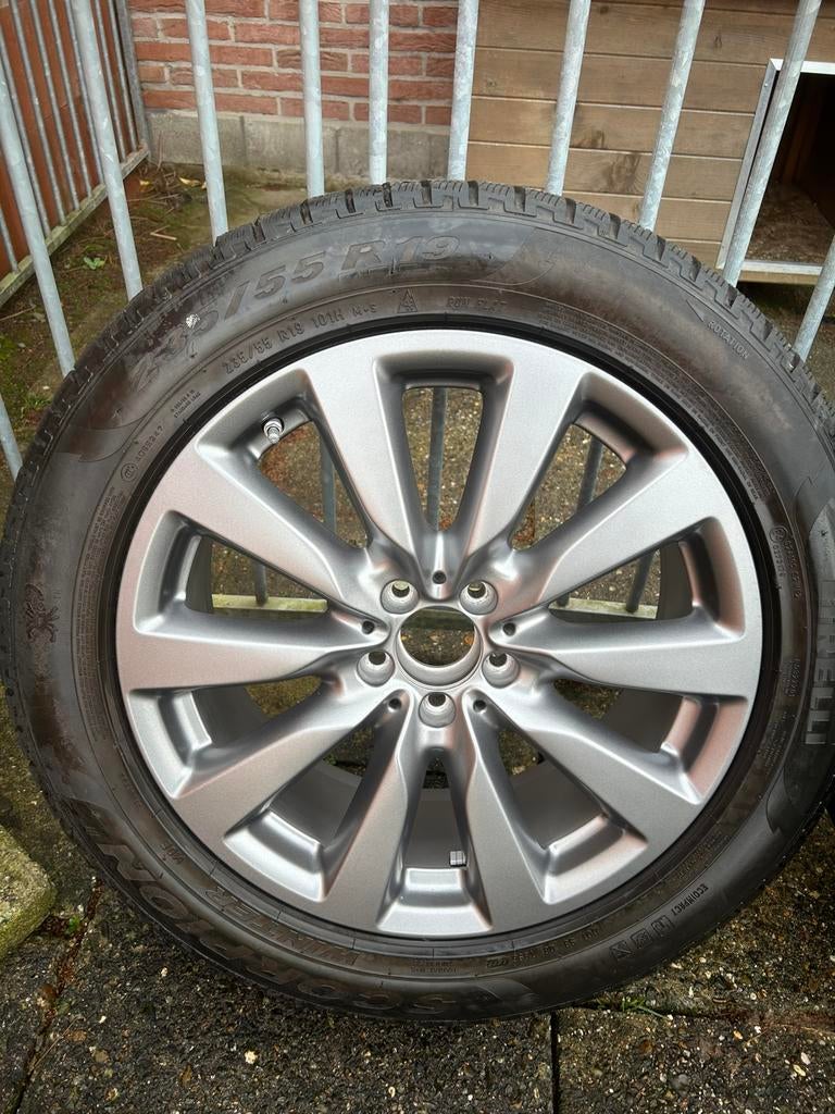 Mercedes originele velgen winterbanden nieuwstaat, Banden en Velgen, Nieuw, Winterbanden, 235 mm