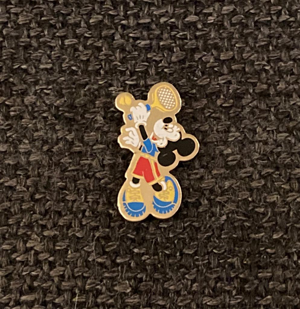 PIN - DISNEY - MICKEY MOUSE - TENNIS, Envoi, Utilisé, Figurine, Insigne ou Pin's