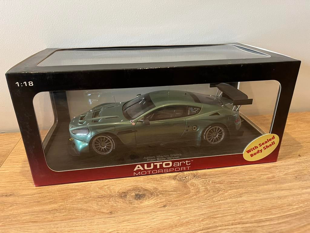 Carrosserie lisse Autoart Aston Martin DBR9 1:18, Enlèvement ou Envoi, Comme neuf, Autoart