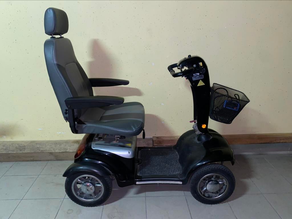 Scootmobiel Shoprider deluxe 4 elektrische invalide scooter, Diversen, Ophalen of Verzenden, Inklapbaar, Zo goed als nieuw, Elektrische rolstoel
