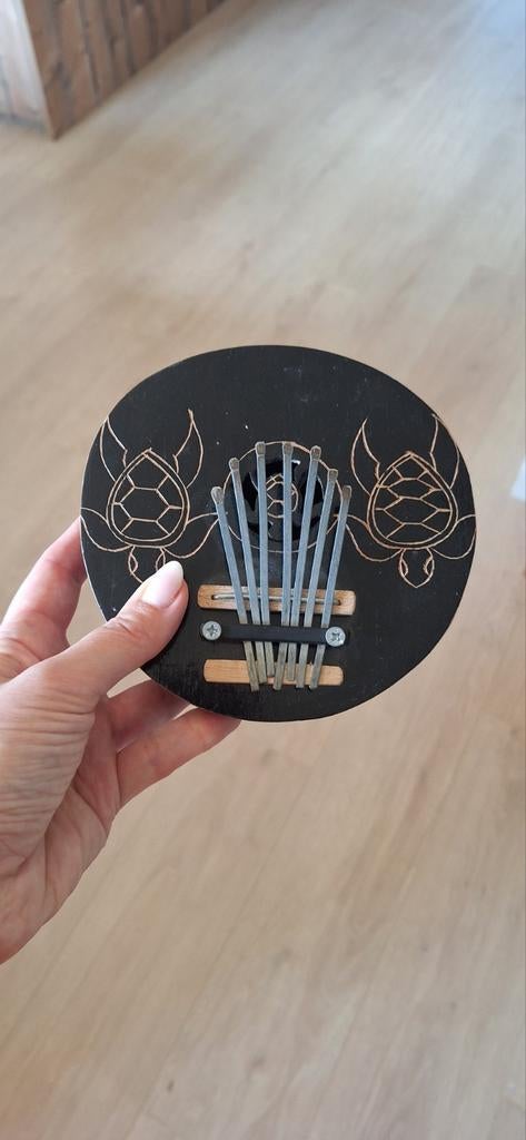 Kalimba Afrikaans instrument, Ophalen