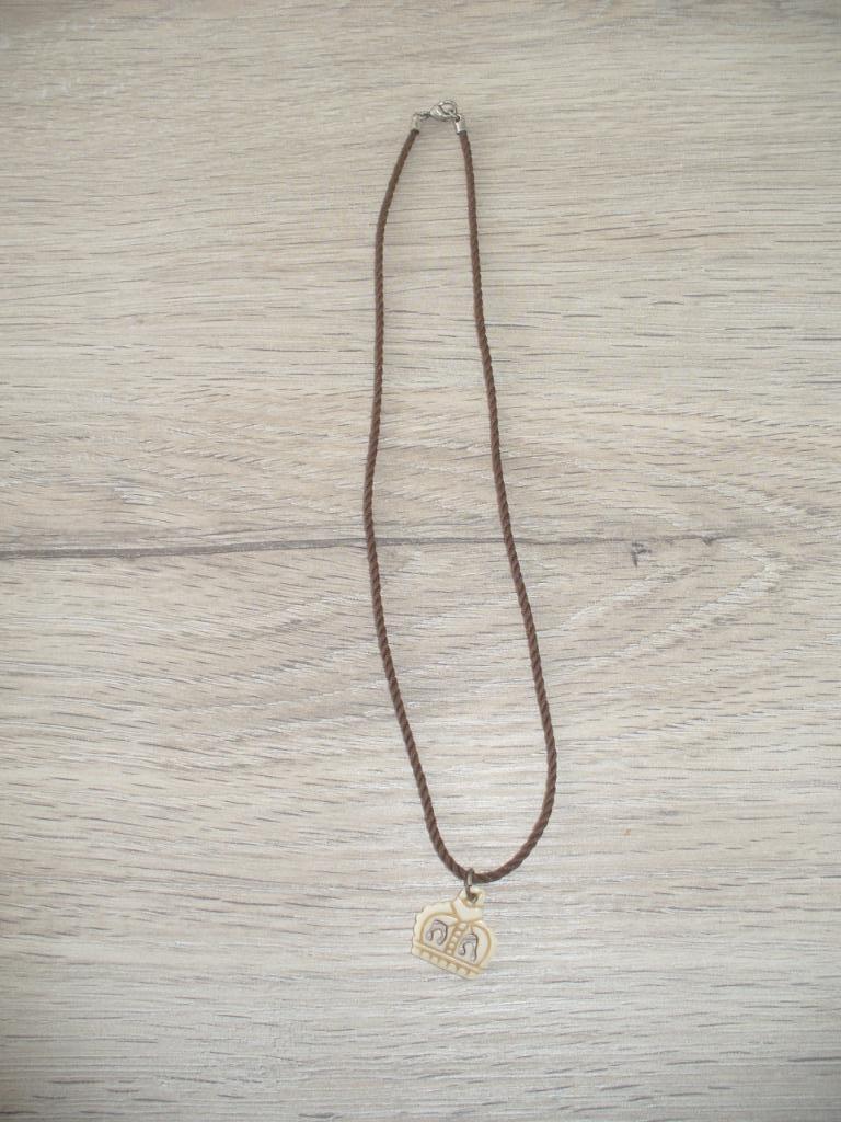 Bruin kettinkje met hangertje, Bijoux, Sacs & Beauté, Colliers, Enlèvement ou Envoi, Comme neuf, Brun
