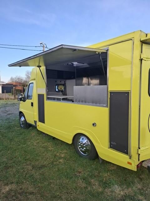 Karaktervolle ex-ambulance omgebouwd tot foodtruck!, Ophalen