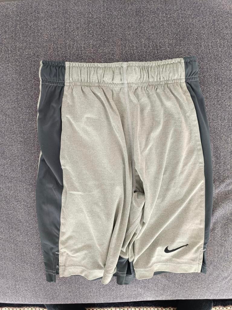 Nike short, Ophalen of Verzenden, Zo goed als nieuw, Maat 48/50 (M)