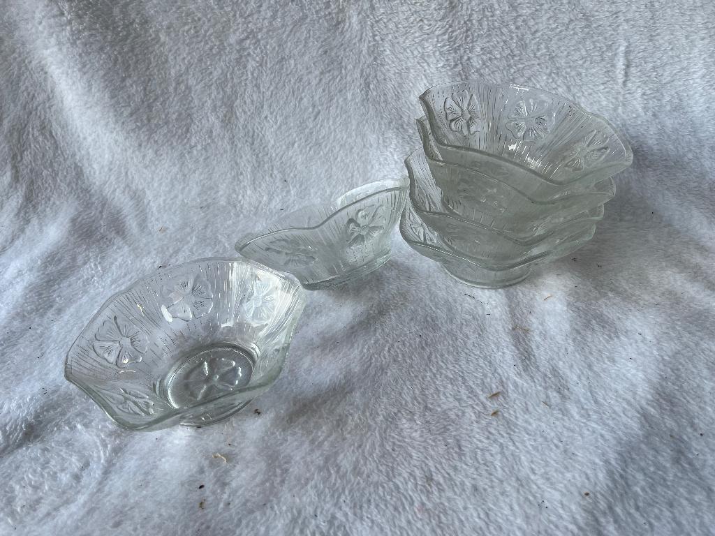 Glazen schaaltje met bloemmotief, Ophalen