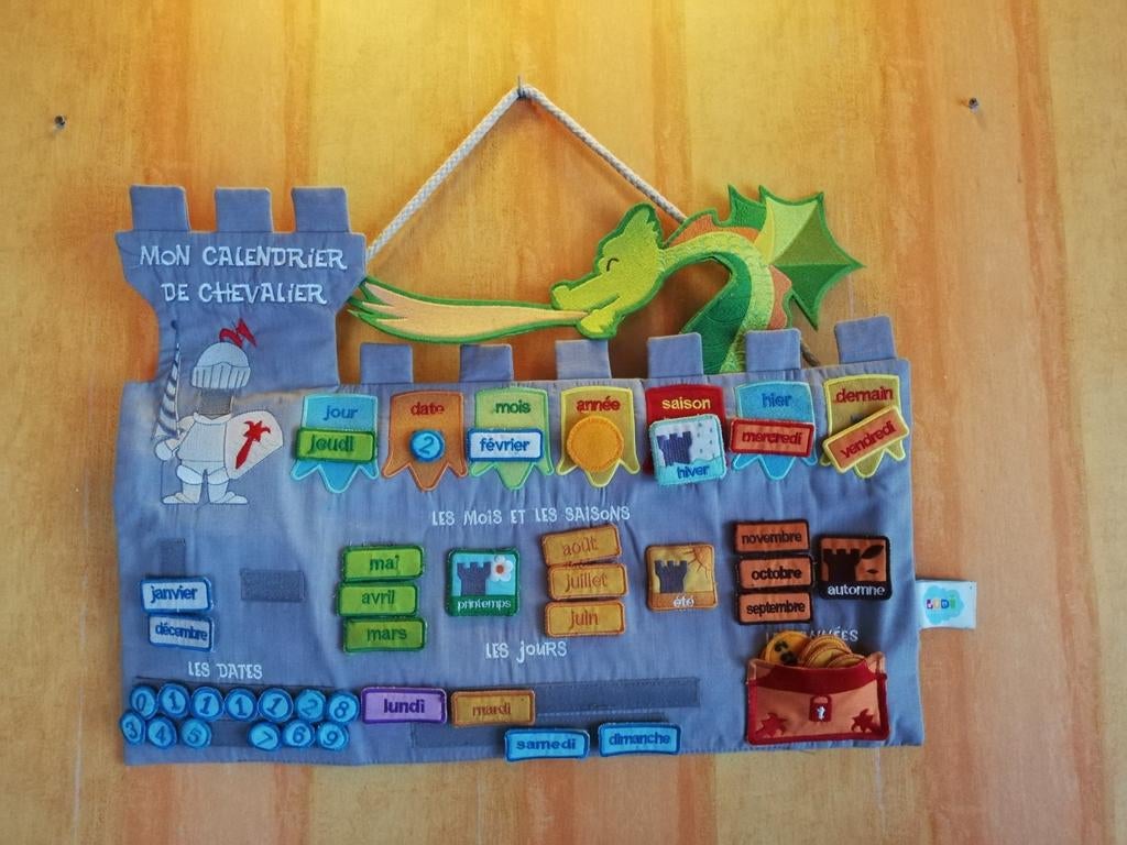 Calendrier éducatif chevalier en tissu de marque Ludi, Enlèvement ou Envoi, Utilisé, Découverte