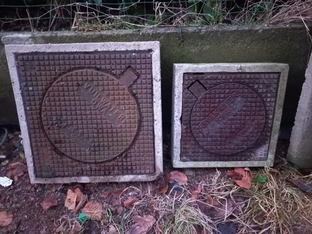 Putdeksels Vuil- en Regenwater, incl. onderstuk betonrand, Ophalen of Verzenden, Zo goed als nieuw, Overige materialen, Afvoer