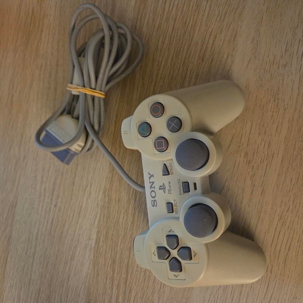 Manette Sony dualShock playstation 1, Consoles de jeu & Jeux vidéo, Consoles de jeu | Sony Consoles | Accessoires, Enlèvement