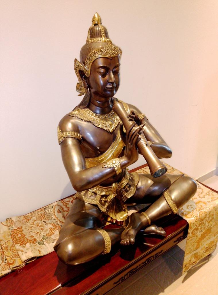 Très beau joueur de flûte asiatique en bronze, Enlèvement, Bronze