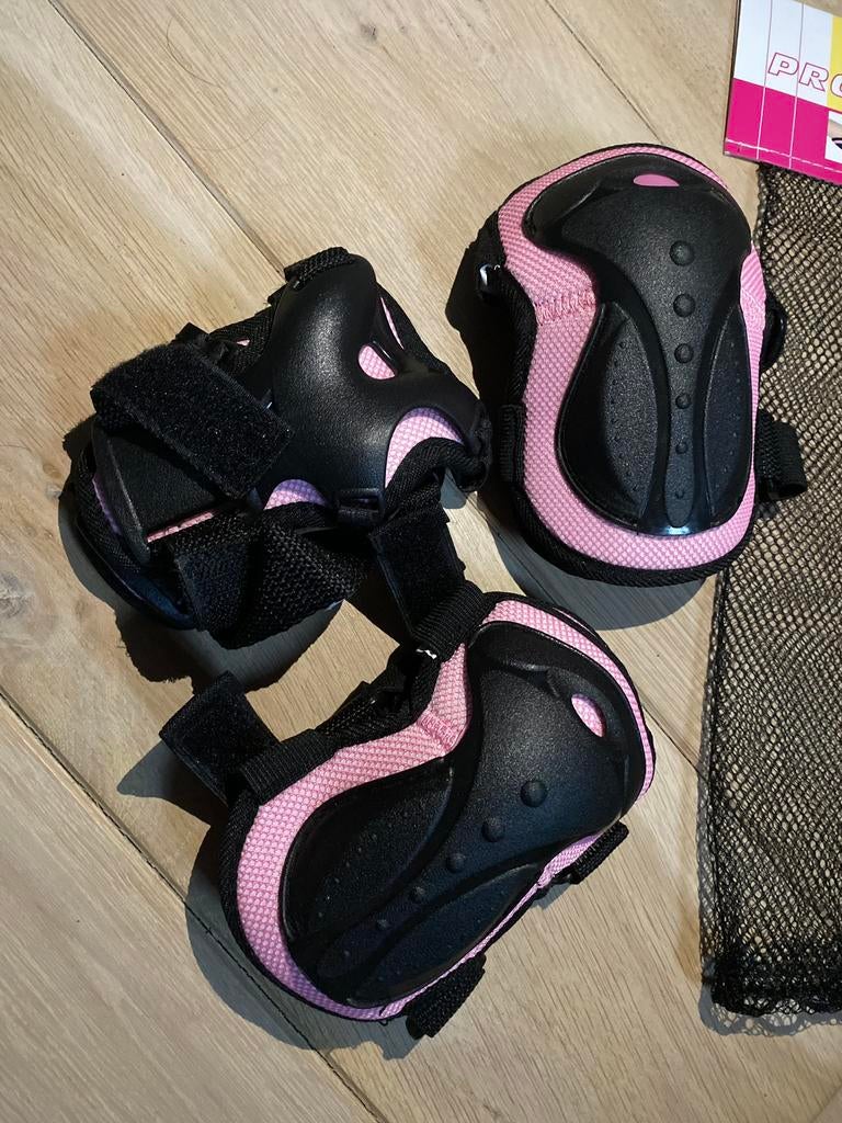Ensemble de 3 x 2 protections (patins, step, skateboard), Neuf, Autres marques, Enlèvement ou Envoi, Réglable